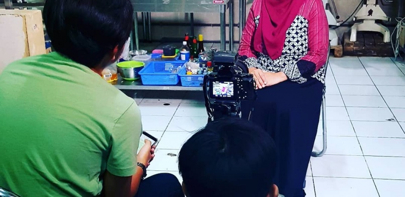 Dosen MIK Diwawancarai oleh Tim Pembuatan FIlm Dokumenter Ekonomi Kreatif Dinas Pariwisata Kota Bandung